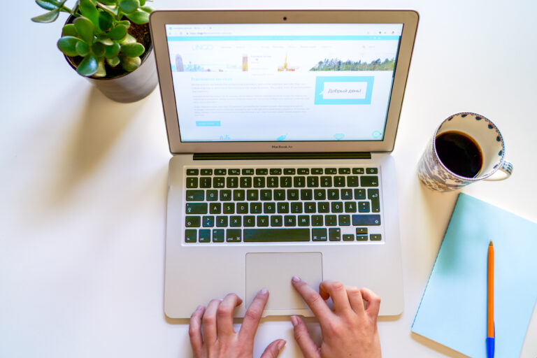 Översättare sökes // Kielenkääntäjä saa paikan!